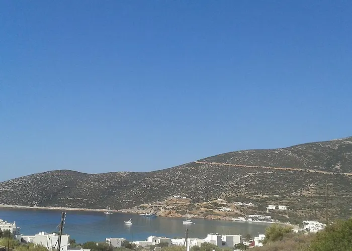 Prasini Gonia Platis Gialos (Sifnos)